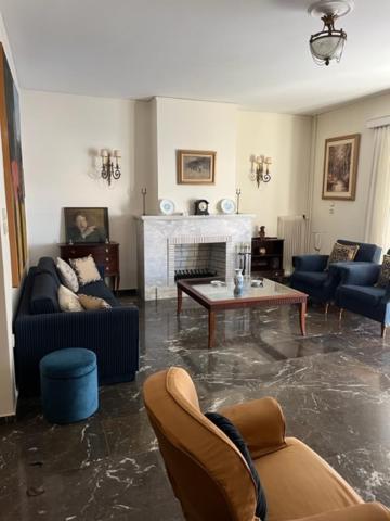 אתונה Spacious And Sunny Appartment In Cholargos מראה חיצוני תמונה