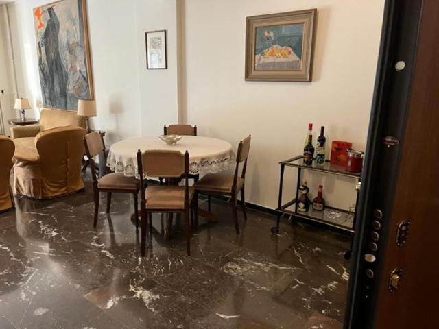 אתונה Spacious And Sunny Appartment In Cholargos מראה חיצוני תמונה
