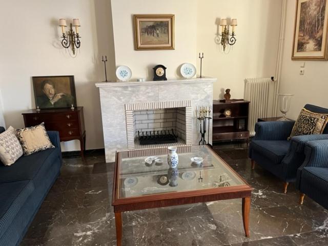 אתונה Spacious And Sunny Appartment In Cholargos מראה חיצוני תמונה