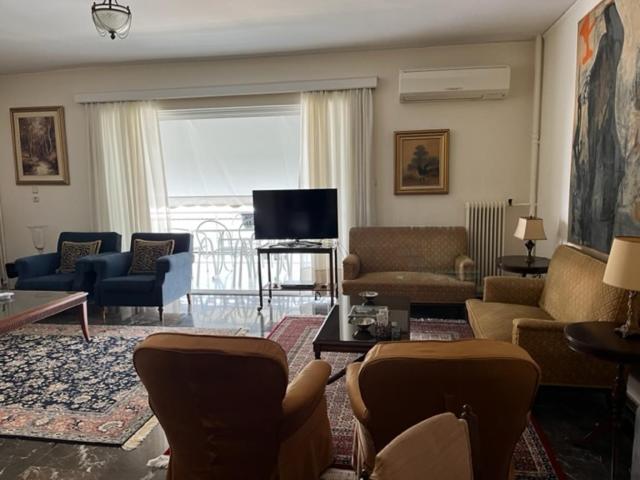 אתונה Spacious And Sunny Appartment In Cholargos מראה חיצוני תמונה